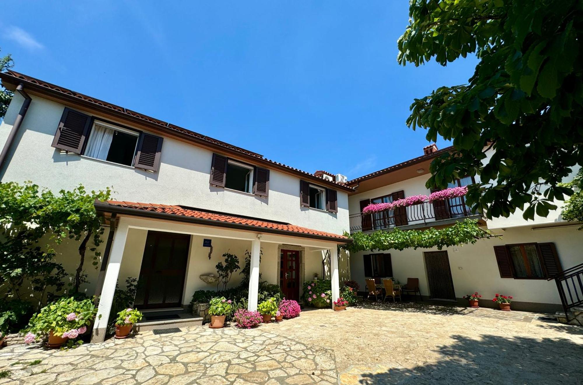 Guest House Renata Plomin Luaran gambar
