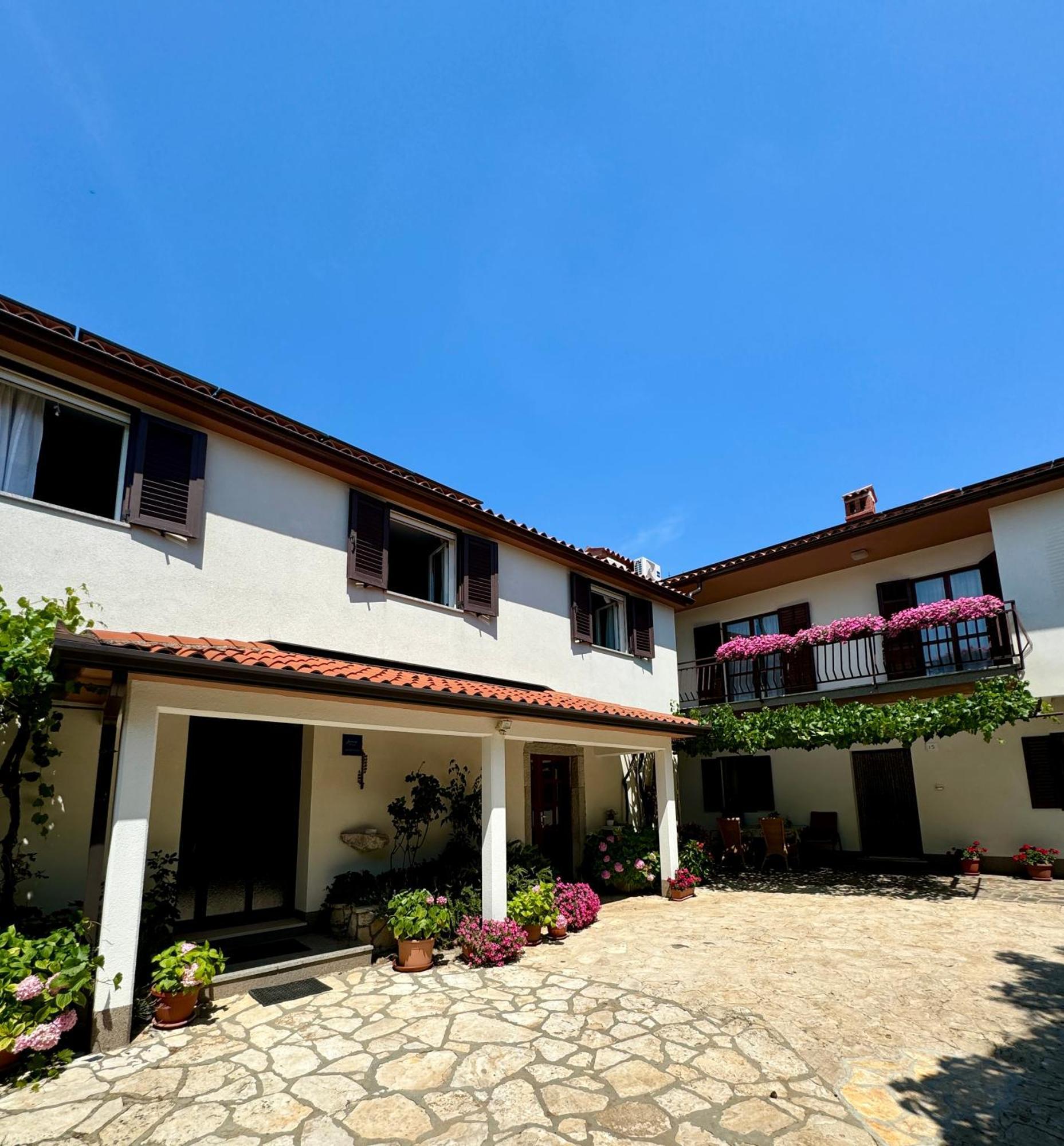 Guest House Renata Plomin Luaran gambar
